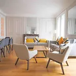 Avenue Des Champs-Elysees, Appartement D\'Exception