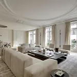 Avenue Des Champs-Elysees, Appartement D\'Exception