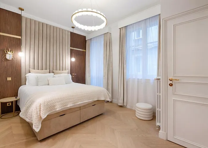 Avenue Des Champs-Elysees, Appartement D\'Exception