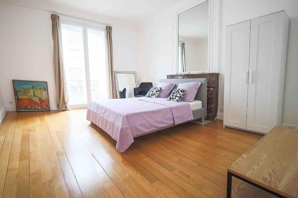 Avenue Des Champs-elysees, D'exception Appartement Parijs