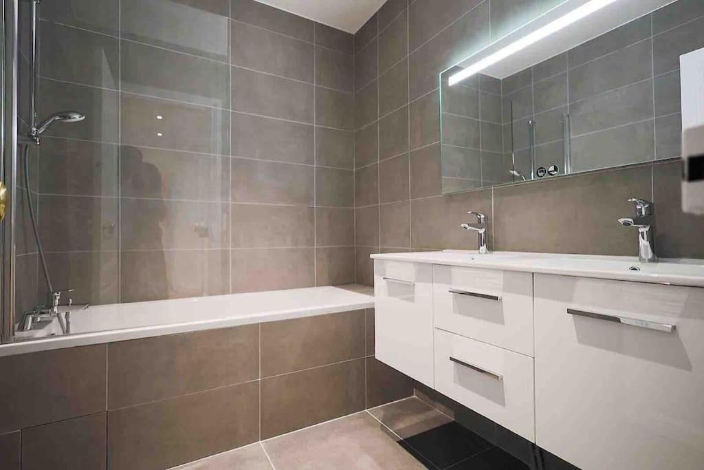 Avenue Des Champs-elysees, D'exception Appartement Parijs